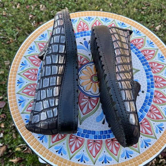 Stuart Weitzman Parker Lift Women's Sz 8.5 M Gray Metallic Croc Embossed Loafer - Picture 7 of 9